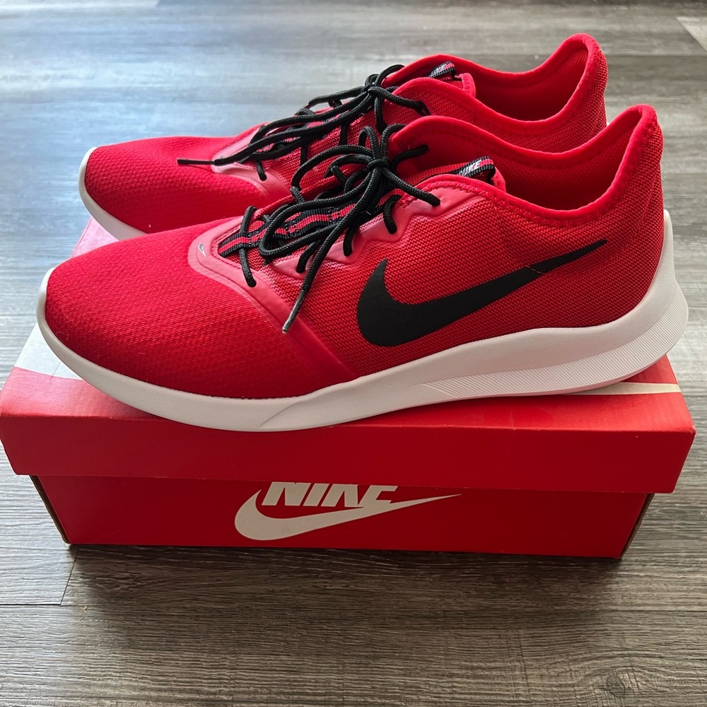 Men’s Nike VTR size 11.5 - Red and White